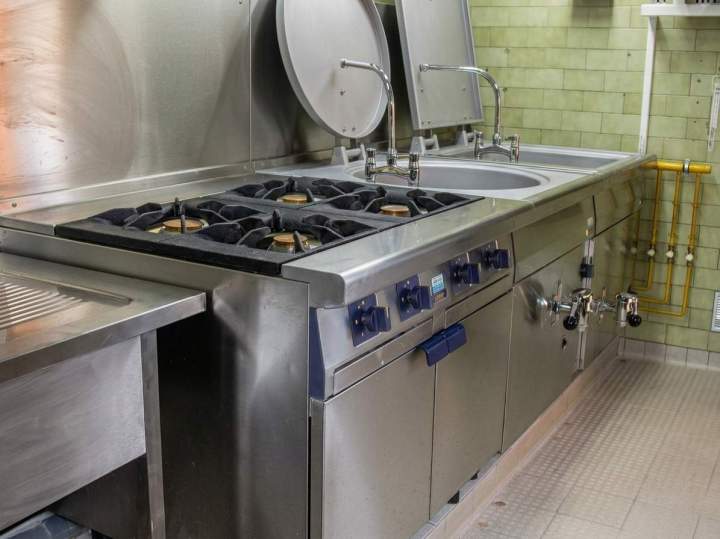 Agencement sur mesure d'équipements pour cuisines professionnelles