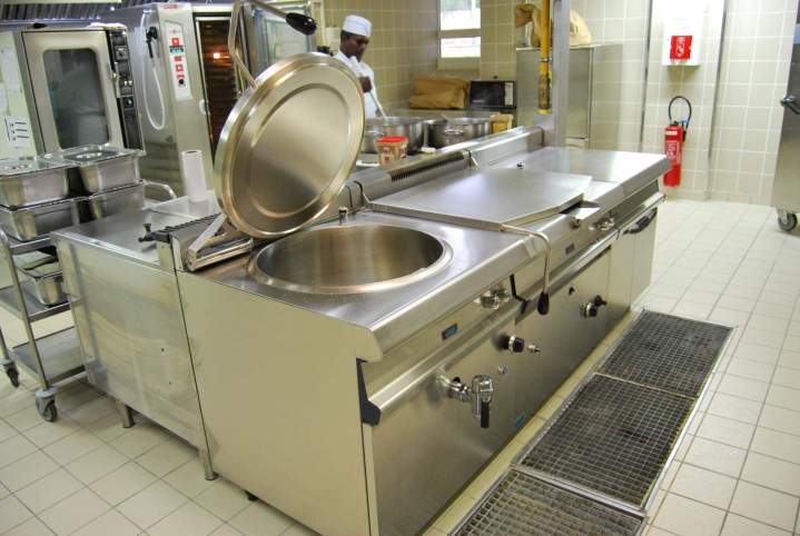 Batterie cuisine professionnelle en inox Installation de matériel de cuisine en inox Passy-sur-Seine